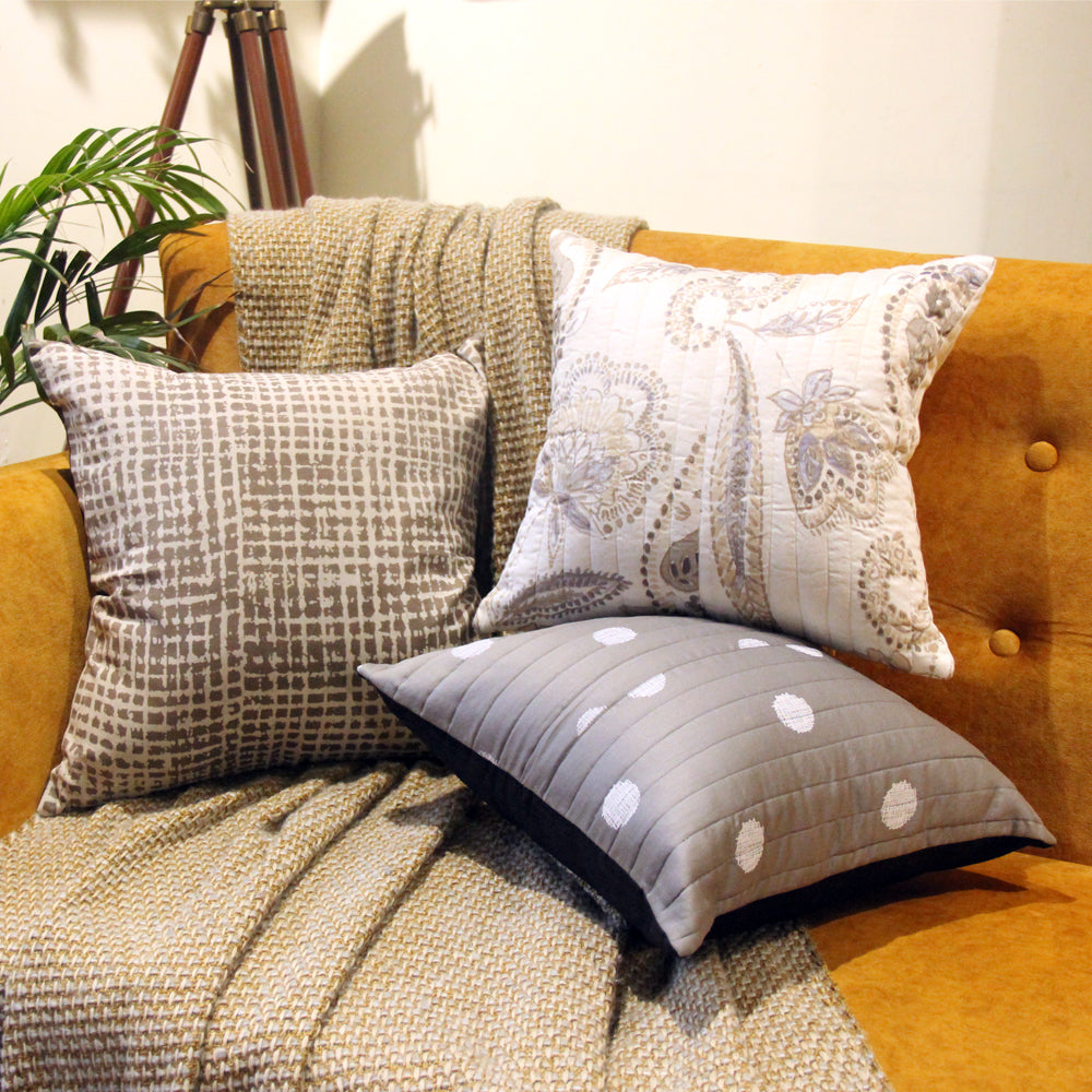 How to Style Your Living Room with Handmade Accents (Expert Tips!)