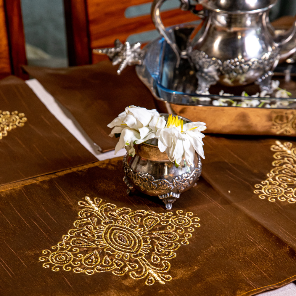 Golden Embroidered Table Runner With Mats (set of 6)