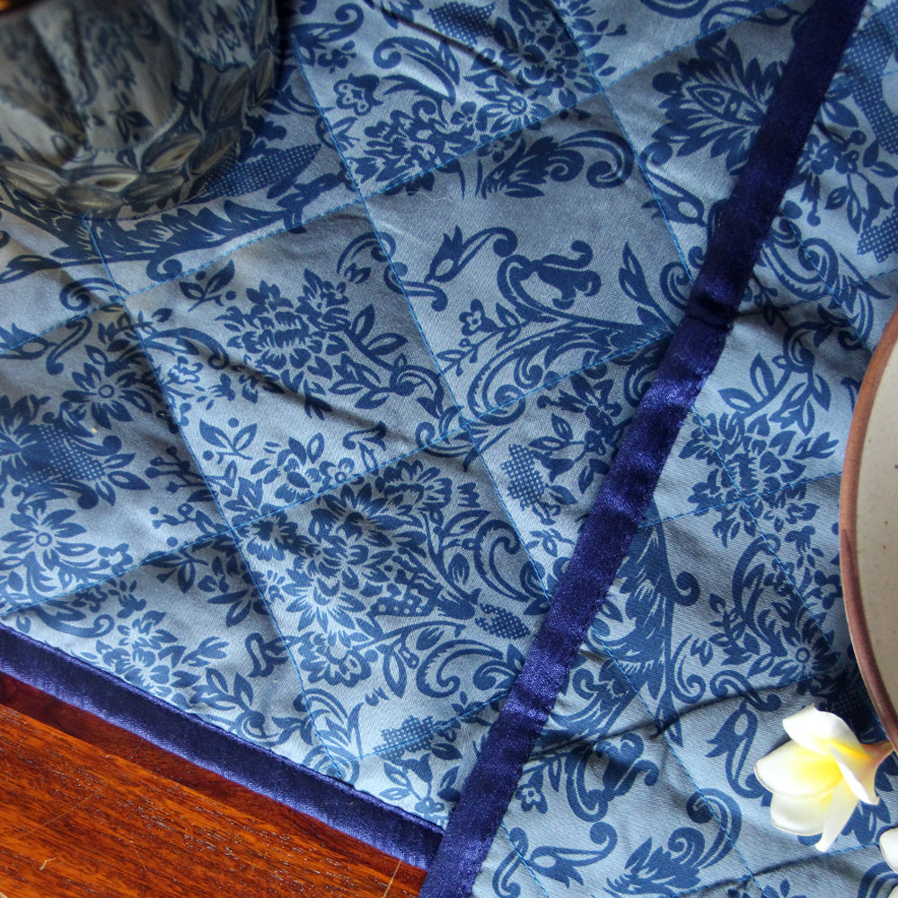 Paisley Blue Quilted Table Linen with mats (set of 6)