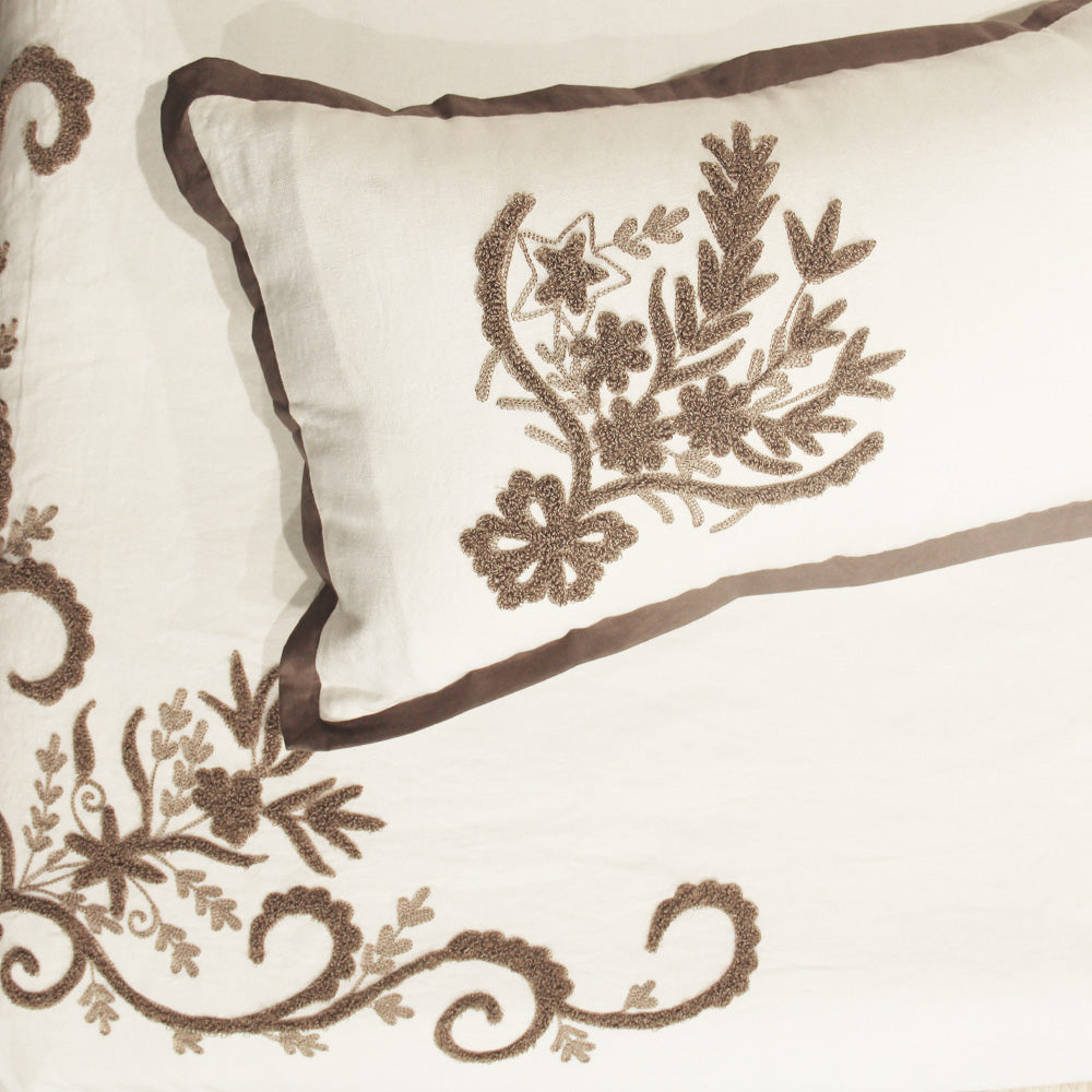 Mocha & White Aari Bedding (Set of 4)