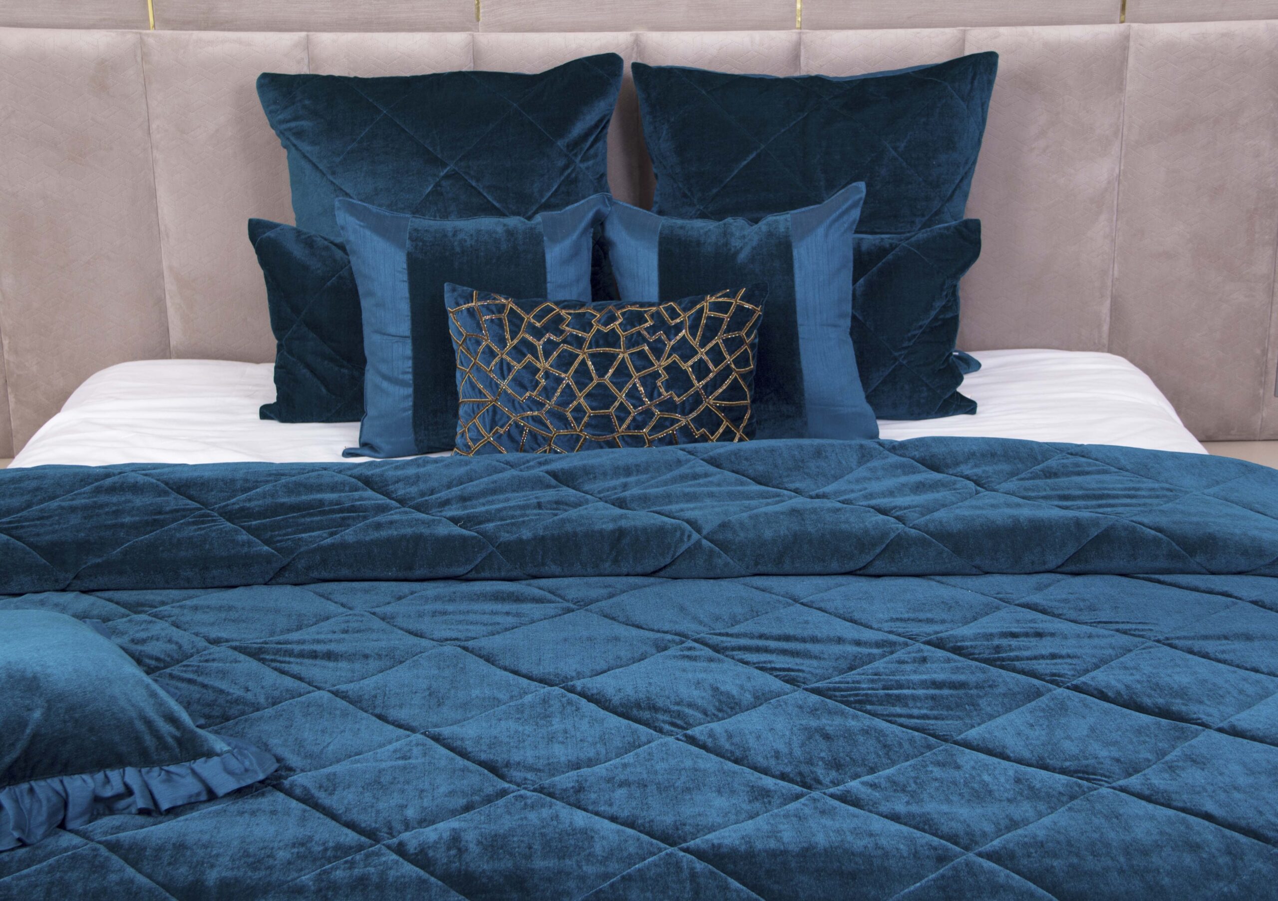 Teal Luxurious Velvet Bedspread (set of 7)