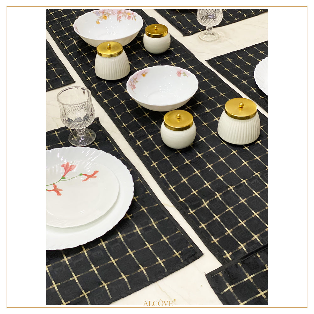 Black Checks Printed Table Runner with mats (set of 6)