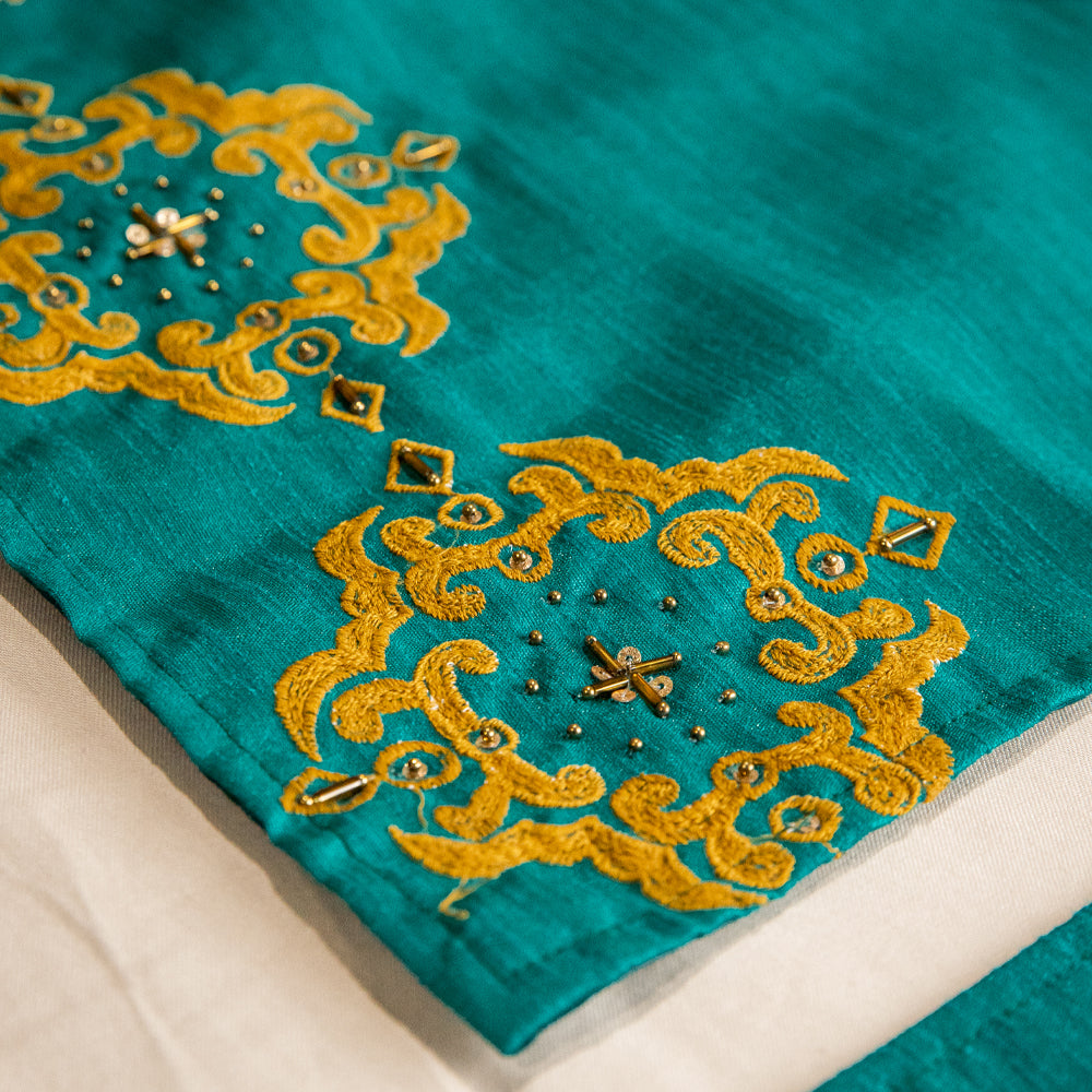 Emerald Geometric Table Runner With Mats ( Set Of 6 )